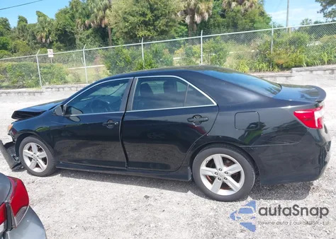 2013 Toyota Camry Se z USA, uszkodzony, nr VIN 4T1BF1FK2DU281430